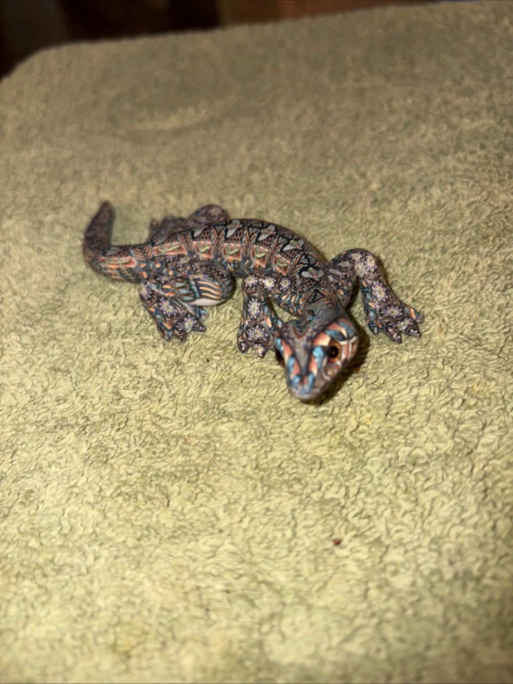 Intricate Multicolor Gecko Figurine - Decorative Home Art